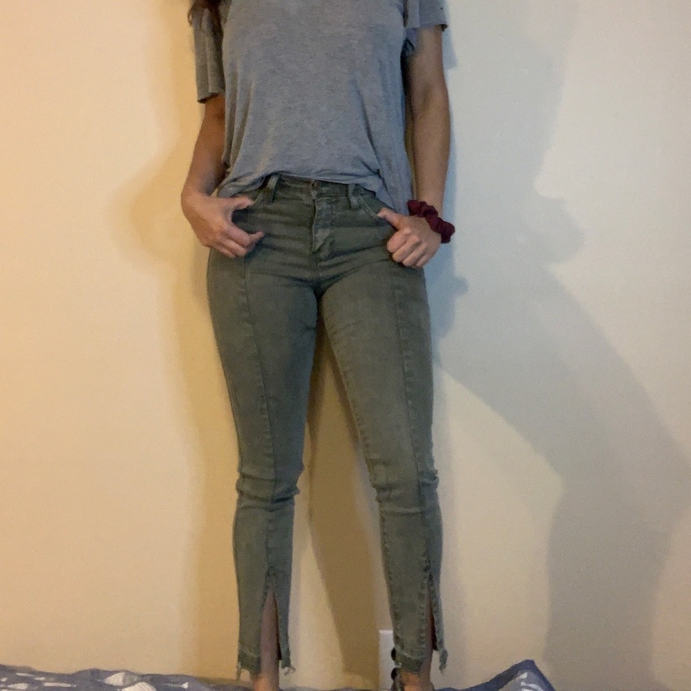 Flying Monkey Distressed Ankle Crop Jeans‎